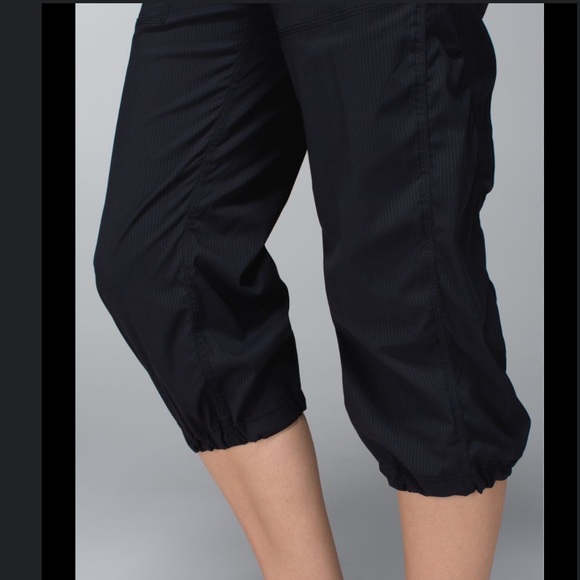 LULULEMON Black Studio Crop Pant 4 - Picture 5 of 13